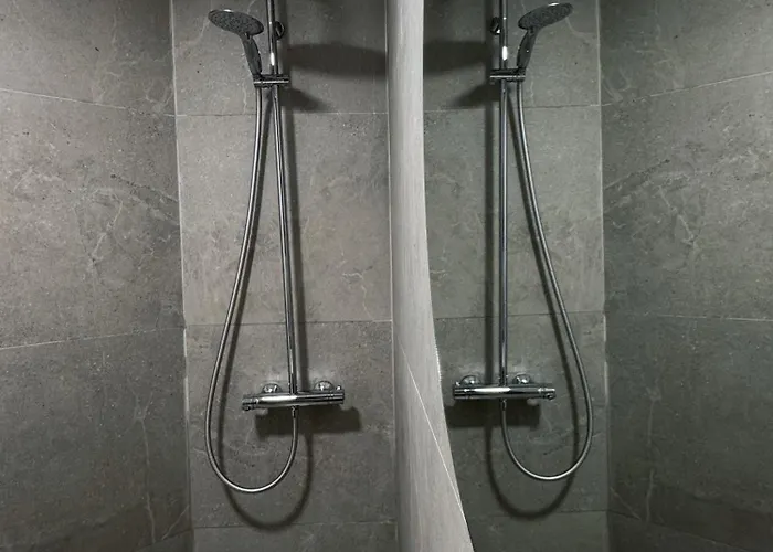 アパート Ss ティラナ